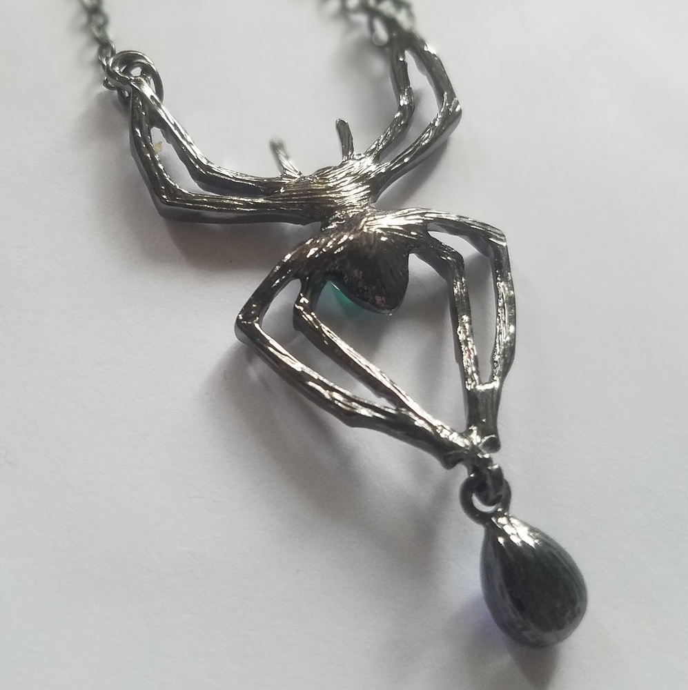 Spider Gem Necklace - Picture 4 of 10